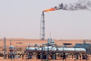 Saudi-Arabien und sieben weitere Länder drehen den Ölhahn weiter auf. (Archivbild) - Foto: Ali Haider/EPA/dpa