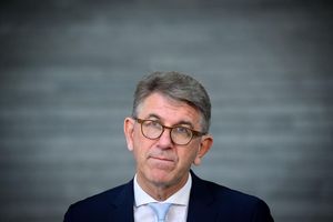 Die Übertragung von Weimers Geschäftsanteilen soll bis Jahresende vollzogen sein. (Archivbild) - Foto: Bernd von Jutrczenka/dpa