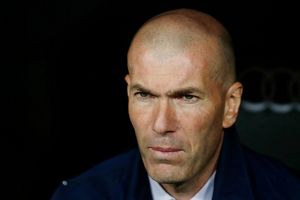 Die französische Fußball-Legende Zinédine Zidane könnte Cheftrainer beim FC Bayern werden. - Foto: Manu Fernandez/AP/dpa