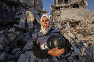 Die freie Journalistin Mariam Dagga wurde im Gazastreifen bei einem israelischen Angriff getötet. - Foto: Jehad Alshrafi/AP/dpa