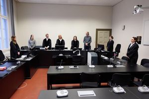 Die 40-Jährige muss dauerhaft in die Psychiatrie. - Foto: Georg Wendt/dpa