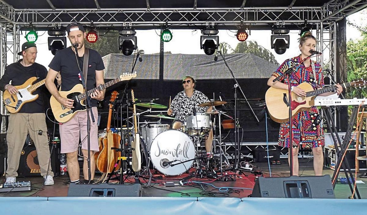 Indie-Folk-Pop war mit Snowfall in June am Samstag angesagt. Fotos: Kloer