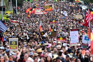 Traditionell protestieren am Nationalfeiertag Zehntausende gegen den «Invasion Day», wie sie den Tag nennen. - Foto: Dean Lewins/AAP/dpa