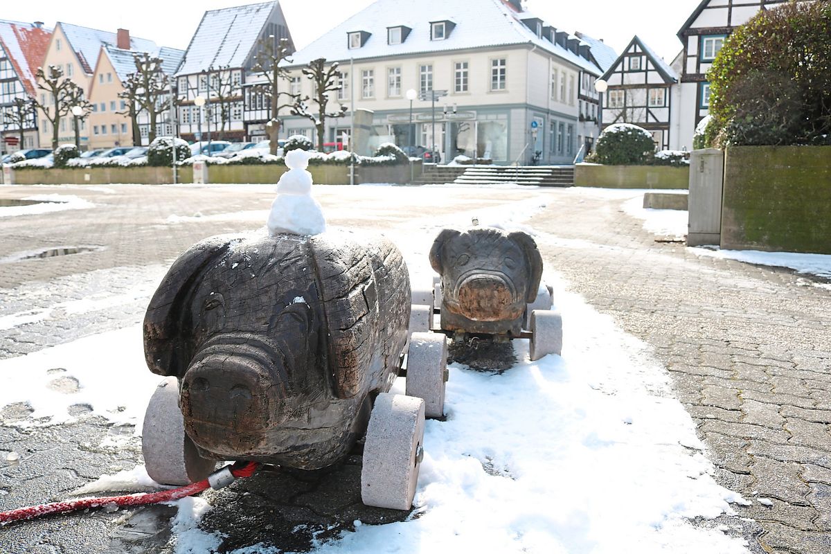 Wer träumt nicht von weißen Weihnachten – vom Zauber verschneiter Straßen, glitzernder Schneekristalle und dem unvergleichlichen Wintergefühl, das die Feiertage so besonders macht, während drinnen der Tannenbaum leuchtet? In Lippstadt sind solche winterlichen Weihnachtswunder jedoch selten. Seit 1958 gab es sie ganz genau viermal. Archivfoto: Wapelhorst