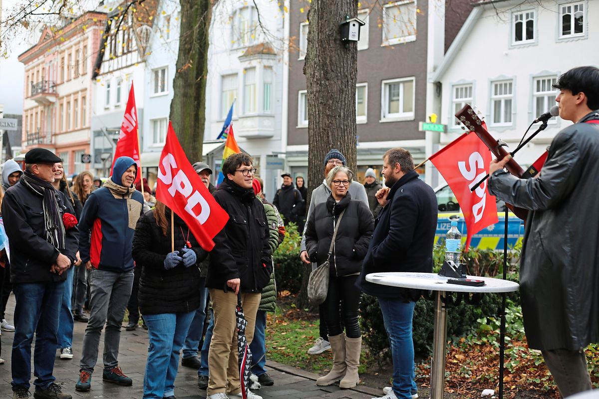 Rund 120 Lippstädter kamen zur Jakobikirche. Fotos: Löseke