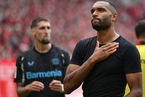 Ob Jonathan Tah (r.) schon bei der Club-WM für den FC Bayern spielen kann, hängt auch von Bayer Leverkusen ab. - Foto: Arne Dedert/dpa