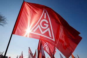 Eine neue Steuerregelung soll die Mitgliedschaft in einer Gewerkschaft attraktiver machen. (Illustration) - Foto: Thomas Banneyer/dpa