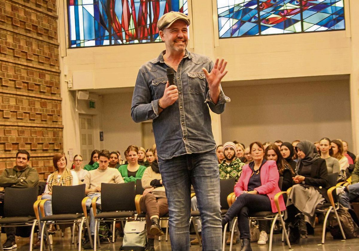 Doc Esser hat im Forum der Marienschule einen unterhaltsamen Fachvortrag gehalten. Fotos: Wissing