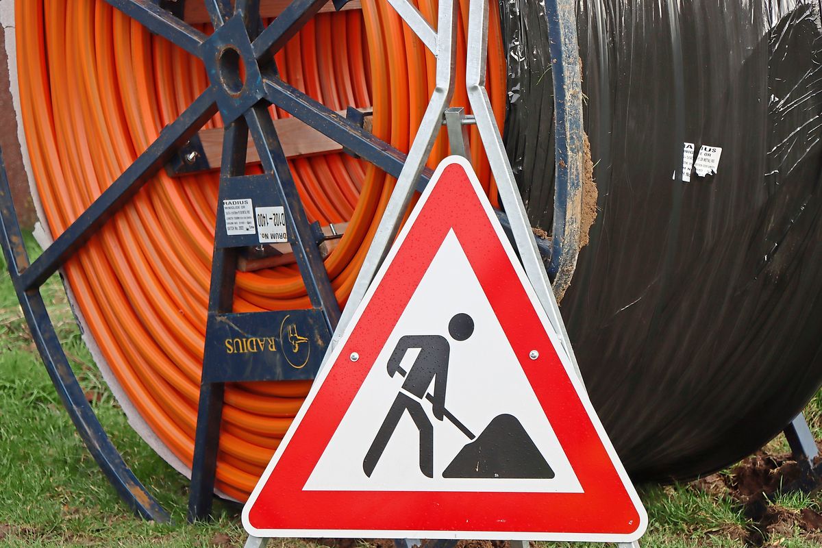 Eine großflächige Störung beschäftigt aktuell Kunden des Glasfaser-Anbieters Eon. Symbolfoto: Dietz