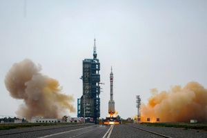 China investiert seit Jahren kräftig in sein Weltraumprogramm (Archivbild). - Foto: Mark Schiefelbein/AP/dpa