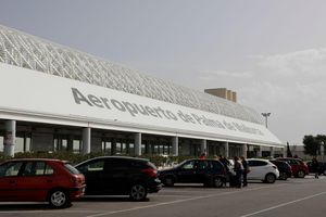 Bei der Evakuierung eines Flugzeugs in Palma de Mallorca wurden mehrere Menschen verletzt. (Archivfoto) - Foto: Clara Margais/dpa