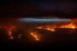 Deutsche Feuerwehrleute aus Nordrhein-Westfalen und Niedersachsen werden voraussichtlich in der Extremadura bei der Waldbrandbekämpfung helfen. - Foto: Carlos Criado/EUROPA PRESS/dpa