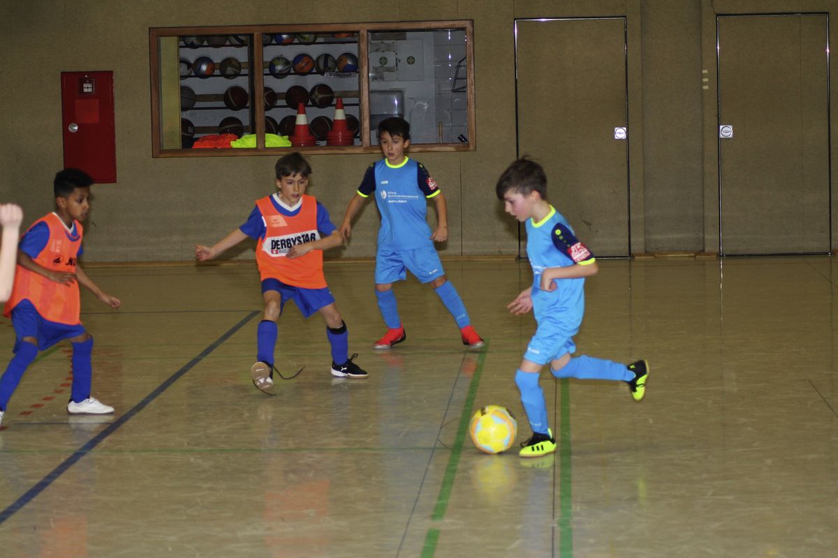 Die neuen Hallenstadtmeister im Jugendfußball werden in der Warsteiner Dreifachsporthalle ermittelt. 78 Teams nehmen teil. 