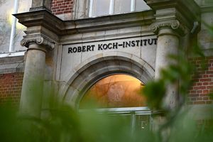 Das Robert Koch-Institut hat neue Zahlen zu Todesfällen durch antibiotikaresistente Erreger veröffentlicht. (Archivbild) - Foto: Philipp Znidar/dpa