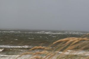 Der erste Herbststurm erreicht Norderney. - Foto: Kai Moorschlatt/dpa
