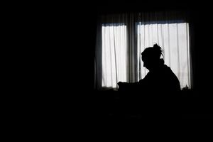 Die EU-Kommission hat ein neues Medikament gegen Wochenbettdepressionen zugelassen. (Symbolbild) - Foto: Julian Stratenschulte/dpa
