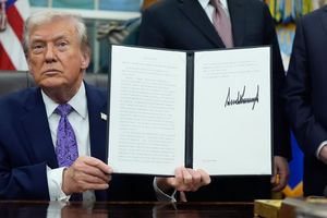 Donald Trump will KI-Gesetze einzelner Bundesstaaten eindämmen. (Archivbild) - Foto: Alex Brandon/AP/dpa