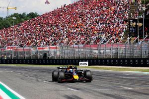 Max Verstappen raste zu seinem vierten Imola-Sieg in Serie. - Foto: Luca Bruno/Pool AP/AP/dpa