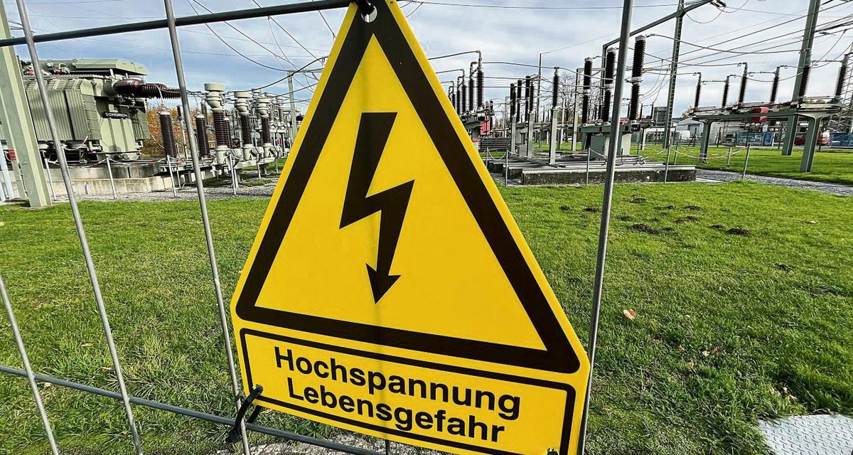 Millionen-Investition am Roßfeld: 2026 erweitern die Stadtwerke die Umspannanlage von 40 auf 70 Schaltfelder. Zudem plant der Versorger ein Batteriespeicher-Projekt. Darüber hinaus geht der Stromnetz-Ausbau stadtweit in die Vollen. Foto: Friedrich