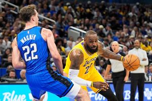 Im Duell mit den ganz Großen wie LeBron James: Franz Wagner. - Foto: John Raoux/AP/dpa