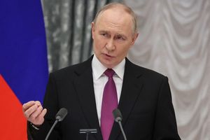 Kremlchef Putin bereitet mit seiner Führung mögliche russische Atomwaffentests vor. (Archivbild) - Foto: Maxim Shipenkov/Pool EPA via AP/dpa