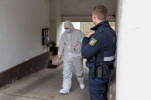 Die Spurensicherung war vor Ort im Einsatz. - Foto: Brandon Lee Posse/dpa