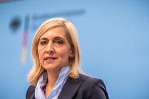 Gesundheitsministerin Warken weist Vorwürfe aus den USA zurück. (Archivfoto) - Foto: Michael Kappeler/dpa