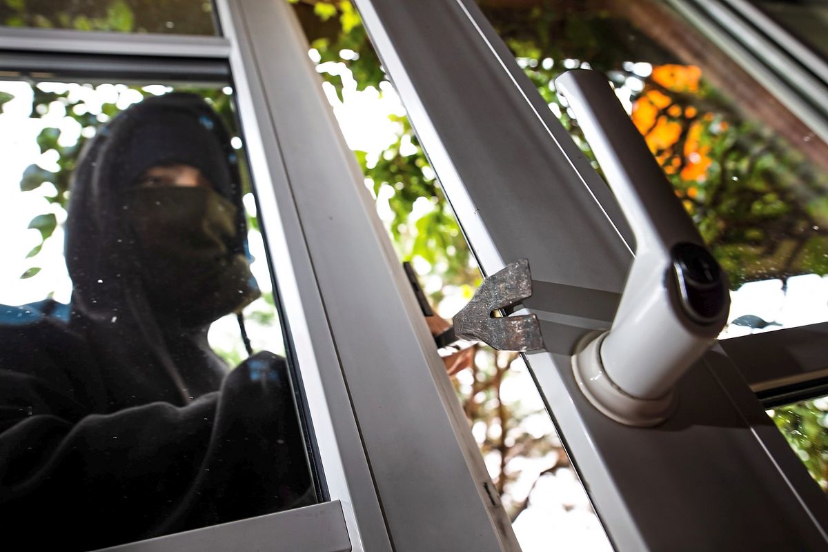 Die Polizei hat einen Mann bei einem Büroeinbruch gefasst. Symbolfoto: DPA