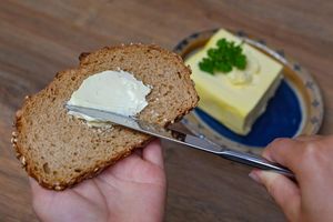 Butter ist beliebt, vor Weihnachten besonders. - Foto: Patrick Pleul/dpa