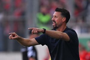 Feiert am Samstag seine Heimpremiere als Augsburg-Trainer: Sandro Wagner. (Archivbild) - Foto: Hendrik Schmidt/dpa