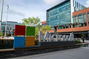 Microsoft profitiert seit Jahren von seinem Cloud-Geschäft. (Archivbild) - Foto: Andrej Sokolow/dpa
