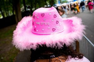 Viele Fans von Taylor Swift haben eine besondere Beziehung zu ihrem Star. (Archivbild) - Foto: Daniel Bockwoldt/dpa