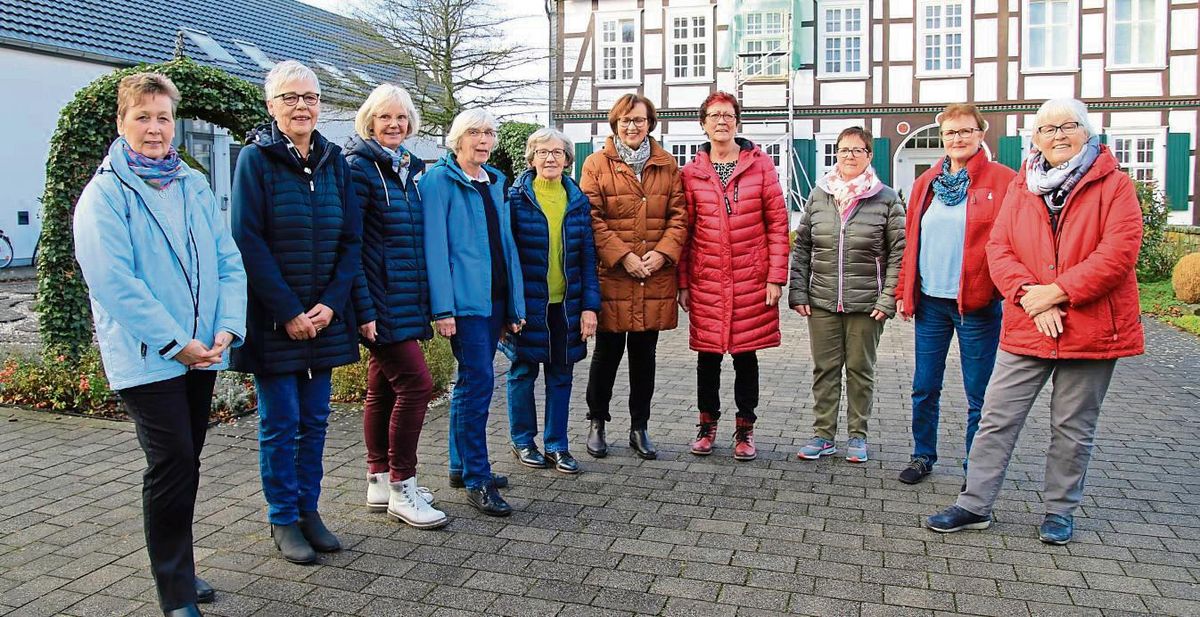 Sie heißen im kommenden Jahr Senioren willkommen: Die Damen bilden einen Teil des Caritas-Helferteams und stellten unserer Zeitung das neue Projekt „Immer wieder sonntags“ vor. Foto: Schönhense