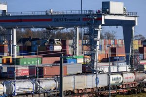 Der Anteil des Schienengüterverkehrs am gesamten Transportvolumen stagniert. (Archivbild) - Foto: Hendrik Schmidt/dpa