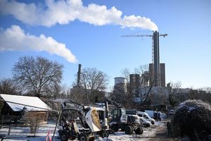 Der Brandanschlag traf wichtige Stromkabel nahe dem Kraftwerk Lichterfelde. - Foto: Britta Pedersen/dpa