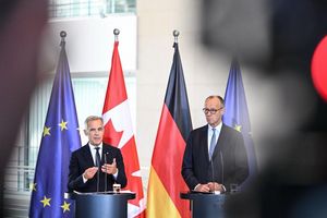 Bundeskanzler Merz wirft dem russischen Präsidenten Putin eine Verzögerungsstrategie bei der Suche nach Frieden für die Ukraine vor. - Foto: Britta Pedersen/dpa