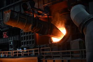 Eine neue Studie warnt: Würde Stahl nur noch aus dem Ausland kommen, drohten der deutschen Wirtschaft im Fall einer globalen Krise Milliardenverluste. (Archivbild) - Foto: Federico Gambarini/dpa