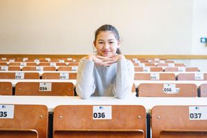 Mit gerade mal elf Jahren hatte Lina Heider im Sommer ihr Abi-Zeugnis in der Tasche. - Foto: Benjamin Westhoff/dpa
