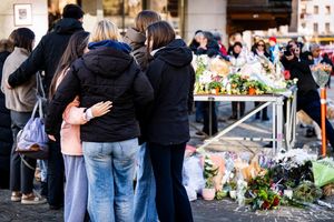 Trauer und Bestürzung nach dem Unglück sind groß. - Foto: Jean-Christophe Bott/KEYSTONE/dpa