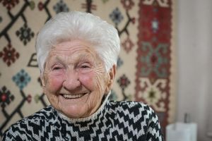 Mit 100 Jahren lebt es sich nicht allzu anders, findet Johanna Quaas, die älteste Turnerin der Welt. - Foto: Heiko Rebsch/dpa