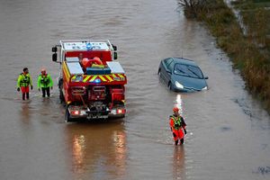 Kurz vor Weihnachten stehen Teile von Südfrankreich unter Wasser. - Foto: Sylvain Thomas/AFP/dpa