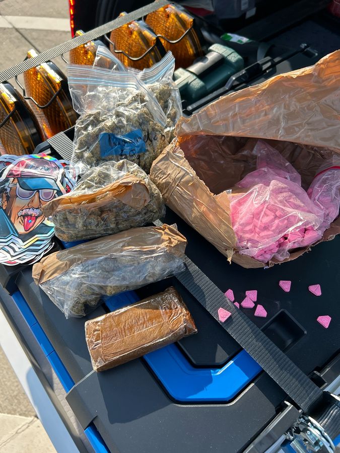 Ecstasy-Tabletten, Marihuana und Haschisch: Die Zöllner vom Flughafen Paderborn-Lippstadt ziehen Sommer-Bilanz. Foto: Hauptzollamt Bielefeld