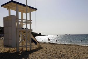 Im Oktober haben an vielen Stränden von Mallorca Rettungsschwimmer ihre Saison bereits beendet. (Symbolbild) - Foto: Clara Margais/dpa