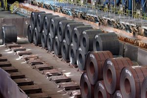 Die deutsche Industrie klagt sehr viel seltener über Materialmangel. (Archivbild) - Foto: Soeren Stache/dpa-Zentralbild/dpa