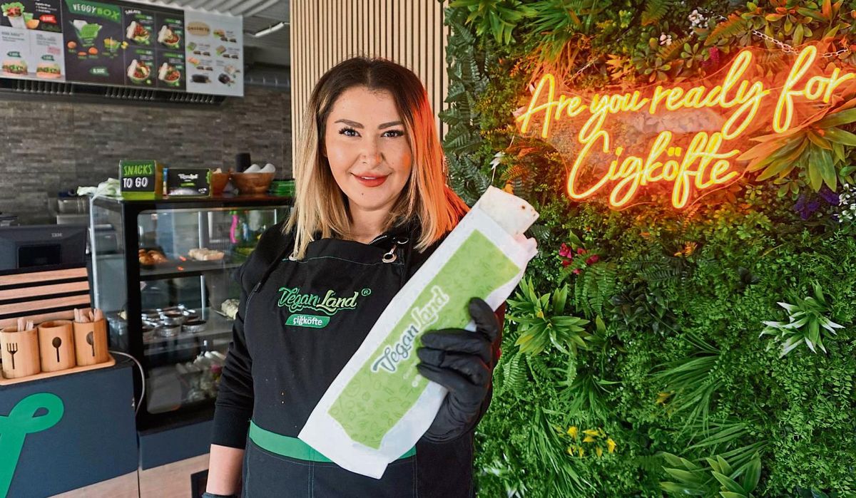 Ihre Tochter hat sie inspiriert: Eda Yalcin hat an der Erwitter Straße Lippstadts ein erstes veganes Fast-Food-Restaurant eröffnet. Fotos: Cegelski