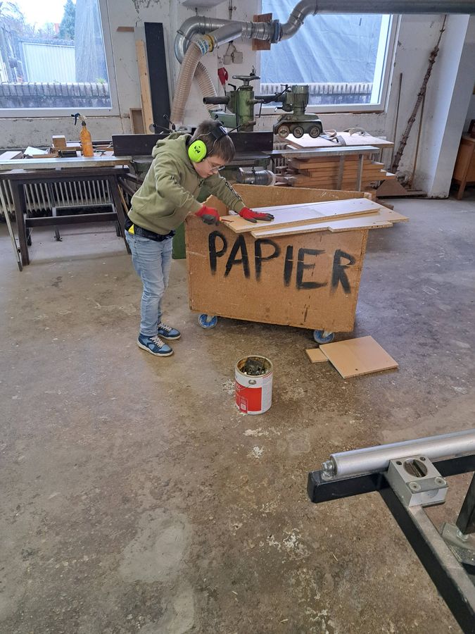 Tom Westermann interessiert sich für das Handwerk seines Vaters. Foto: Westermann