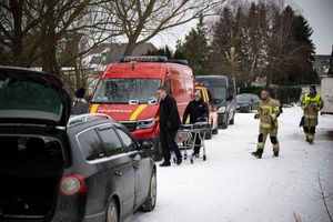 Bei der Suche nach einem Eisbader haben Einsatzkräfte nicht nur einen toten Mann gefunden, sondern auch eine Kamera. - Foto: Philip Dulian/dpa