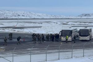 Erst am Freitag angekommen: Die Bundeswehr hat ihr Erkundungsteam aus Grönland wieder abgezogen. - Foto: Julia Wäschenbach/dpa