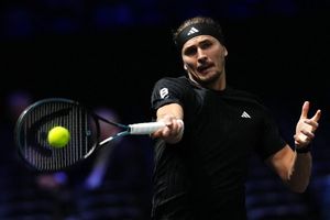 Alexander Zverev steht in Paris in der Runde der besten Acht. - Foto: Dimitar Dilkoff/AFP/dpa