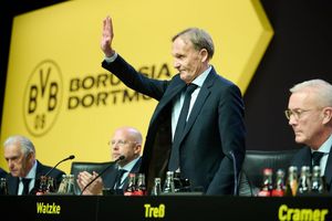 Denkzettel zum Amtswechsel: Der neue BVB-Präsident Hans-Joachim Watzke erhielt nur 59 Prozent Ja-Stimmen - Foto: Bernd Thissen/dpa